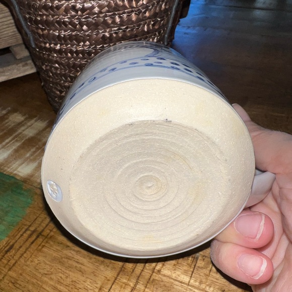 Stoneware blue and white jester mug. EXCELLENT pre-owned condition. - Picture 7 of 7